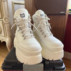 Naked Wolfe Spite White Platform Boots Size 7 US/EU 37 - In Excellent Condition